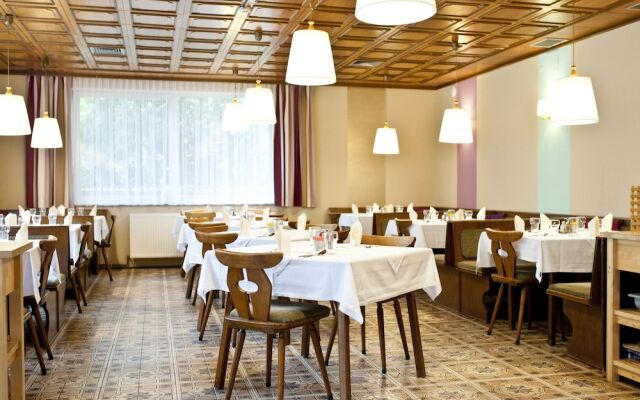 Sportland Inn