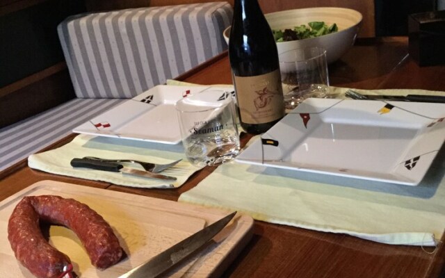 Boat, Sleep & Tours EHoa