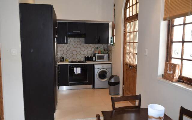 1 Bedroom Apartment Near Kloof Street
