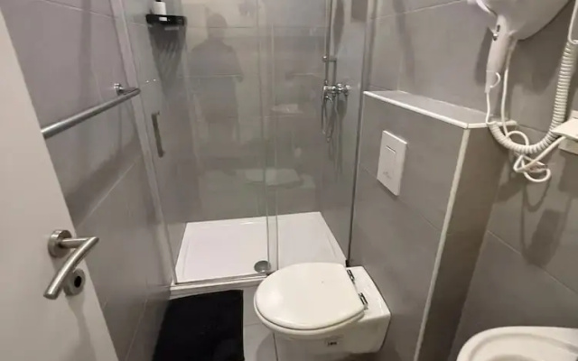 Chic 1BR Apt Steps from Schönbrunn