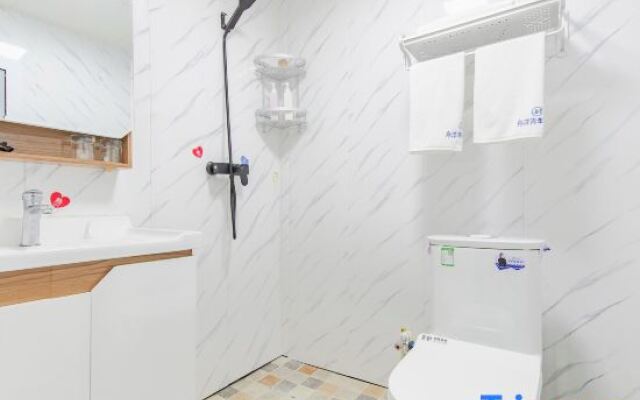 Zhouyang Youth Hotel (People's Hospital Subway Station)