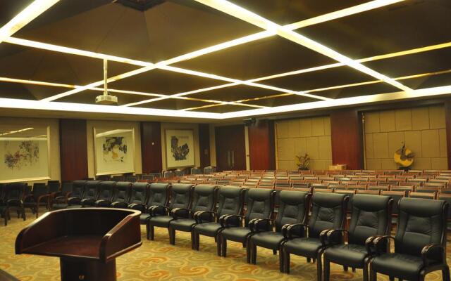 JingHang Holiday Hotel