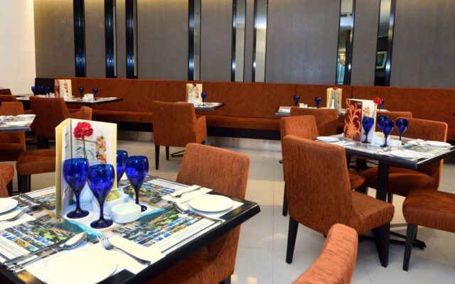 Holiday Villa Hotel & Suites