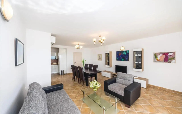 Three-Bedroom Apartment in Privlaka