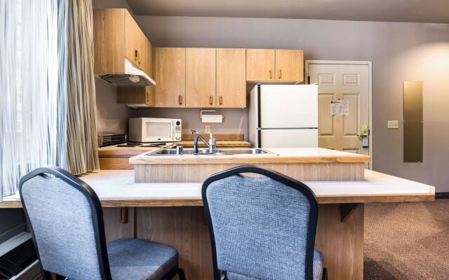 Quality Inn & Suites Bainbridge Island