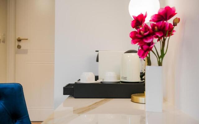 Flos Luxury Rooms