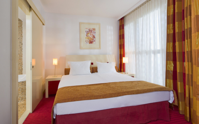 Mamaison Residence Diana