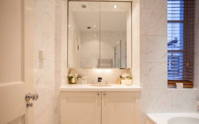 1 Bed Apartment With Balcony In Knightsbridge