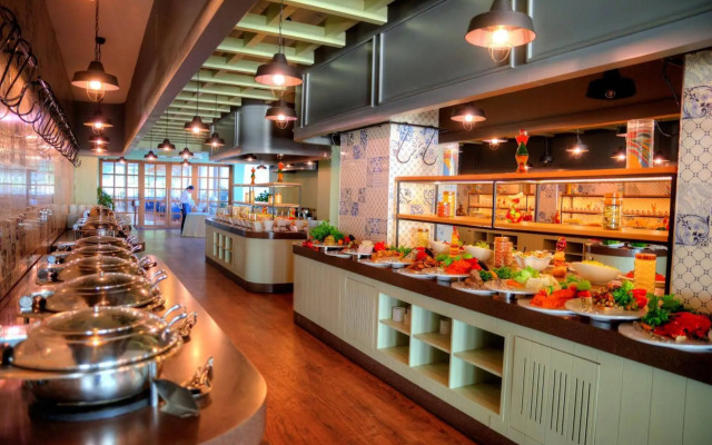 Le Bleu Hotel & Resort