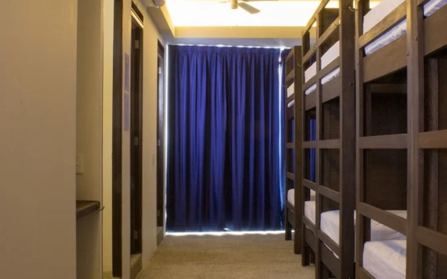 Los Muertos Hostal - Hostel