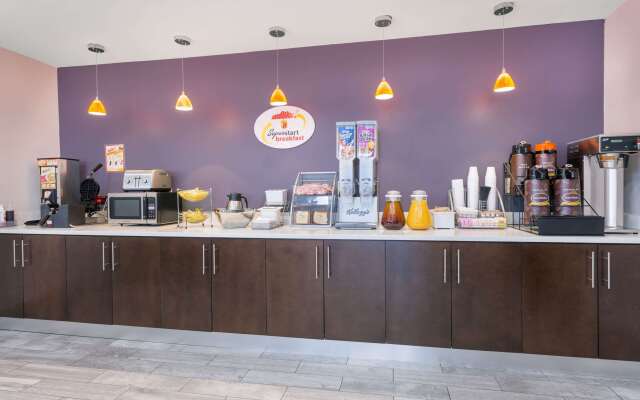Super 8 by Wyndham Locust Grove