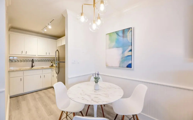 Updated Dtwn Naples Condo: Across From Beach!