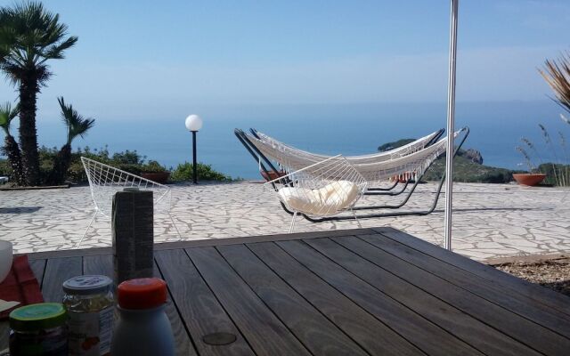 Cozy Villa in Sperlonga with Garden