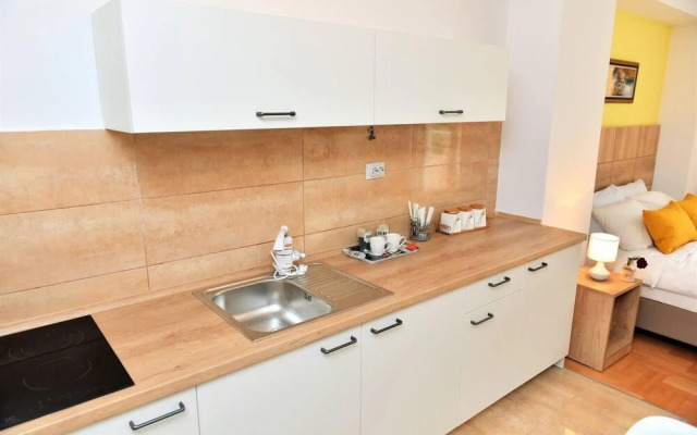 Unique Apartment Leninova