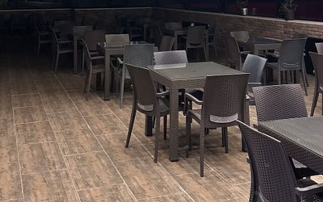Grand Deluxe Hotel