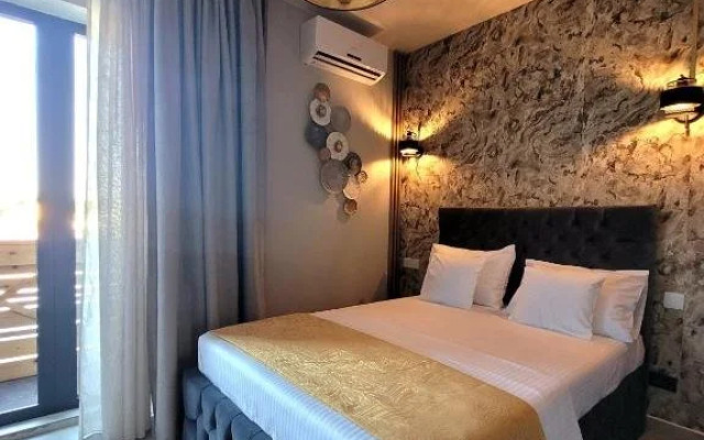 AMAZE cm Camere de inchiriat