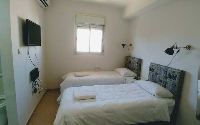 Jaffa's Penthouse Hostel