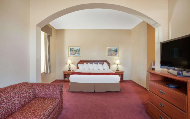 Ramada Plaza by Wyndham Gence