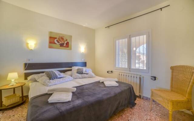 Villa - 4 Bedrooms with Sea views - 104991