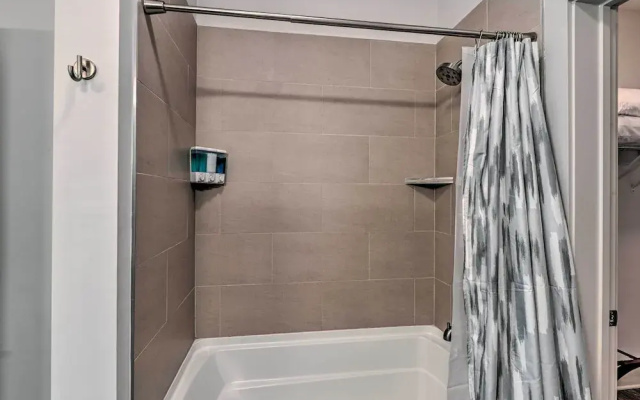 Modern Nashville Condo: 7 Mi to Downtown!