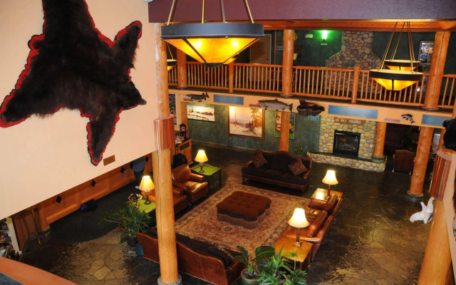 Pike's Waterfront Lodge