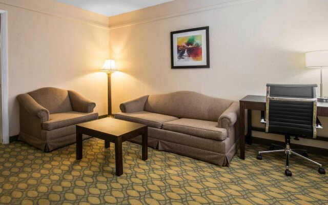 Quality Inn & Suites Jacksonville-Baymeadows
