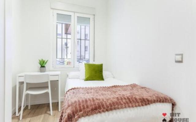 Mit House Universidad En Madrid