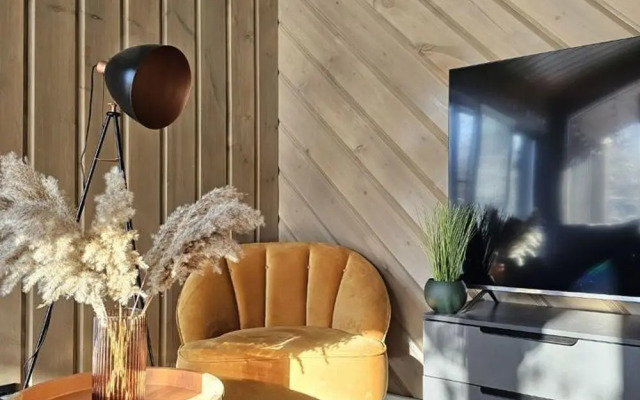 Пaноpaмный дом в хвойнoм лесу с сaуной