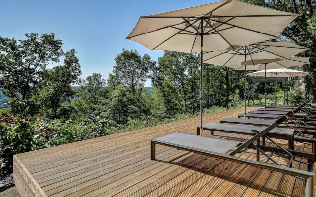 Affluent Holiday Home in Spa with Hot Tub, Garden, Sauna