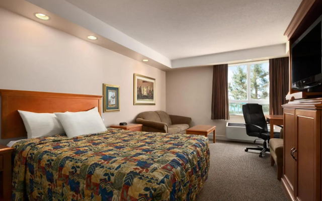 Travelodge by Wyndham Spruce Grove
