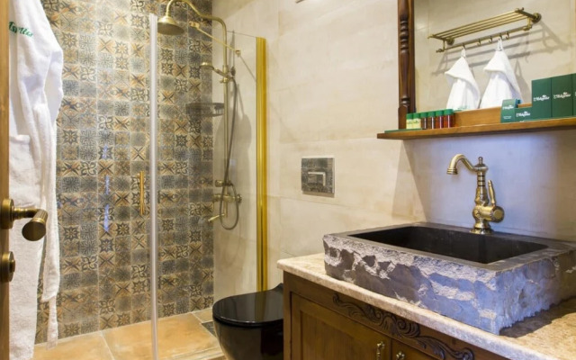 Luxurious Suits With Private Pool and Jacuzzi