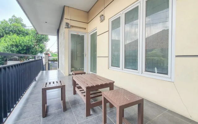 RedDoorz Syariah near Universitas Muhammadiyah Cirebon