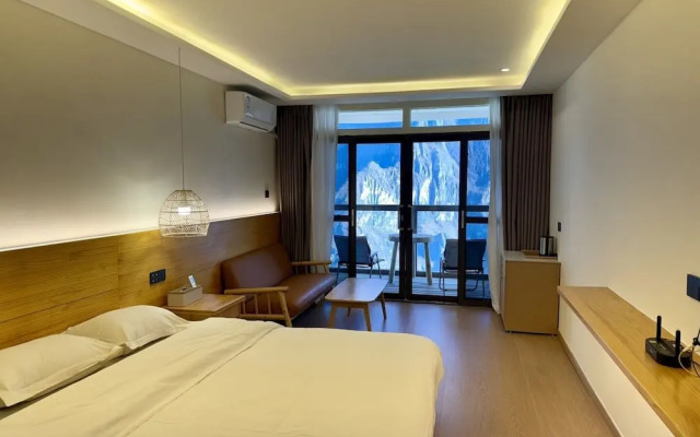 Tiger Leaping Half Way Guest House