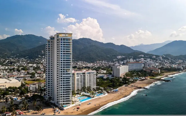 Oceanfront 1BR With Balcony - Sea View Pools