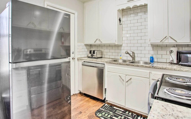 Cozy Bethany Vacation Home - Pets Welcome!