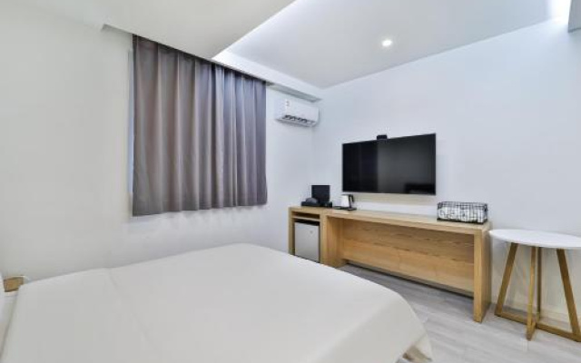 Busan Seomyeon Sloth Hotel