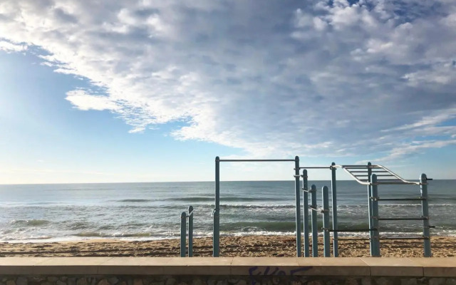 New Stunning Seaview Apartment with lovely balcony