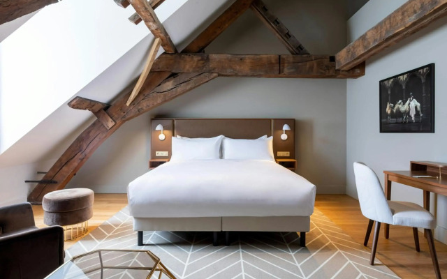 Sapphire House Antwerp, Autograph Collection