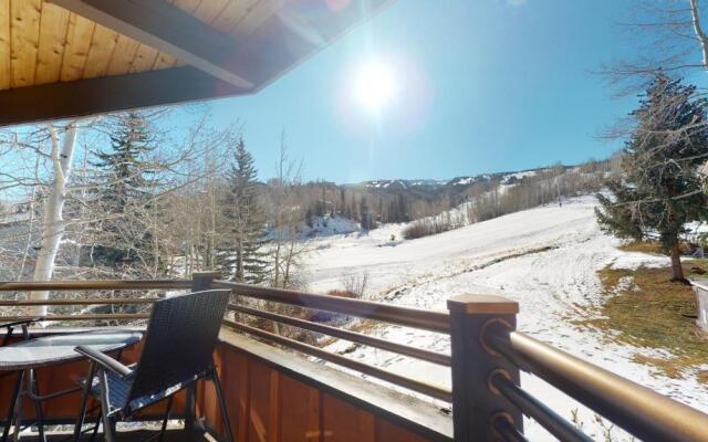 Laurelwood Condominiums Studio Premier Unit 415