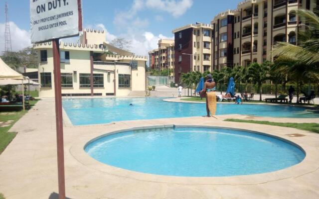 Sunset Apartments S6