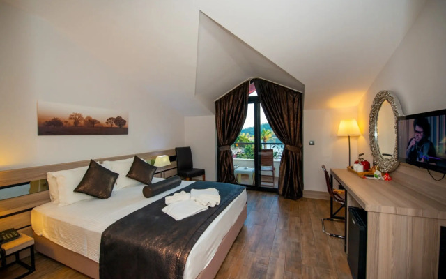 S3 Seahorse Beach Club & Hotel