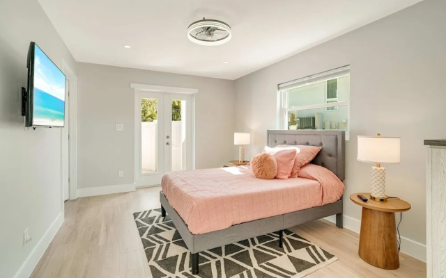 Sarasota Waterfront Pool Home With Dock