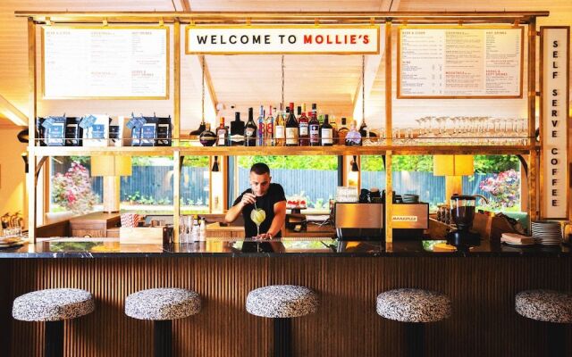 Mollie's Motel & Diner