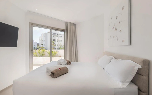 Bentor 3-3 PENTHOUSE POOL VIEW & JACUZZI 2B