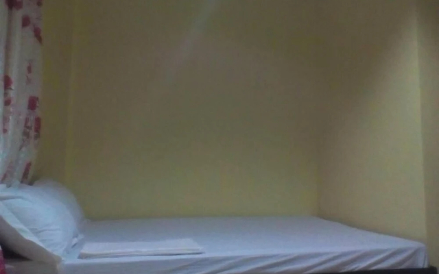 RMS Travellers Inn - Hostel