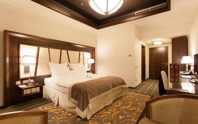 Metropolis Hotel