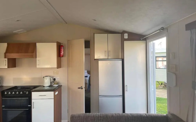 2022 Holiday Home 2 Bedroom With Decking
