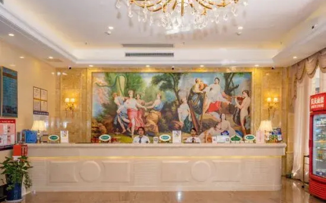 Vienna Hotel(Hezhou Lingfeng Plaza Diversified Global City Store)