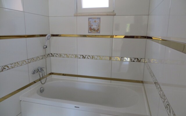 Villasleeps10-pool-bbq-mountainview-ac-parking