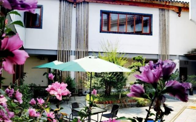 Yongzhou Xiaoxiang Yeyu Inn